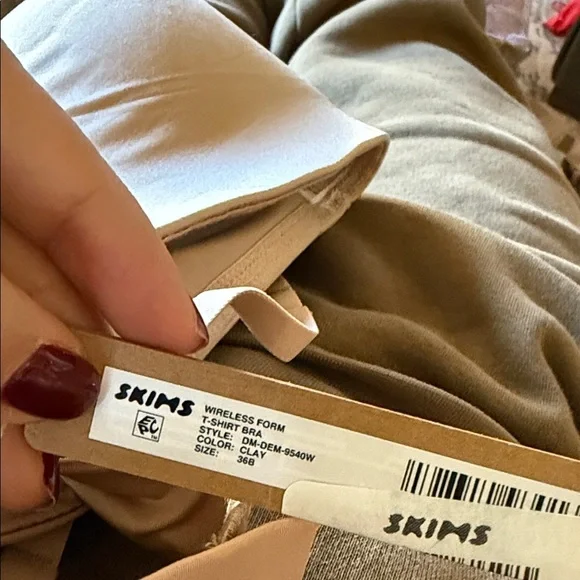 NWT SKIMS Wireless Form TSHIRT Bra (9540W) Clay  Size 36B #B5 - Picture 3 of 3